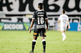Cazares durante partida entre Corinthians e Santos, na Vila Belmiro, pelo Brasileirão