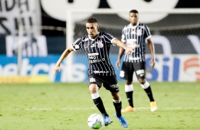 Gabriel durante duelo entre Corinthians e Santos, na Vila Belmiro, pelo Brasileirão
