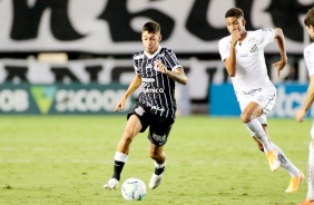 Gabriel Pereira durante partida entre Corinthians e Santos, na Vila Belmiro, pelo Brasileirão