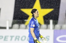 Goleiro Cássio durante jogo entre Corinthians e Santos, na Vila Belmiro, pelo Brasileirão