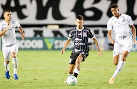 Jovem Gabriel Pereira durante partida entre Corinthians e Santos, na Vila Belmiro, pelo Brasileiro
