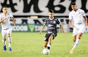 Jovem Gabriel Pereira durante partida entre Corinthians e Santos, na Vila Belmiro, pelo Brasileirão