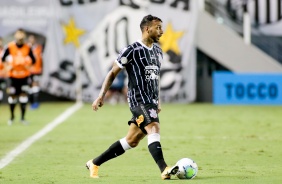 Lateral Michel Macedo durante partida entre Corinthians e Santos, na Vila Belmiro, pelo Brasileirão