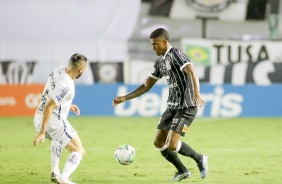 Léo Natel durante partida entre Corinthians e Santos, na Vila Belmiro, pelo Brasileirão