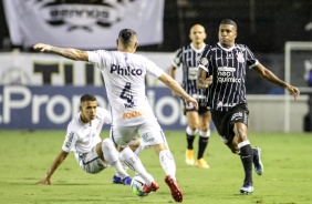 Lo Natel no jogo entre Corinthians e Santos, pelo Brasileiro, na Vila Belmiro