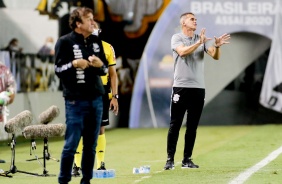 Mancini durante partida entre Corinthians e Santos, na Vila Belmiro, pelo Brasileirão