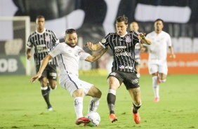 Mateus Vital no jogo contra o Santos, pelo Campeonato Brasileiro 2020, na Vila Belmiro