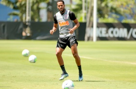Meia Everaldo no penúltimo treino antes do duelo contra o Santos, pelo Brasileiro 2020
