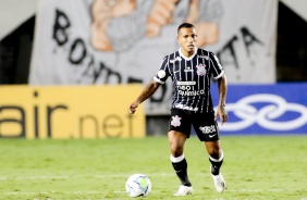 Otero durante partida entre Corinthians e Santos, na Vila Belmiro, pelo Brasileirão