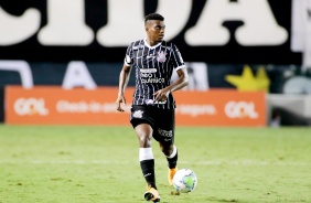 Zagueiro Jemerson durante partida entre Corinthians e Santos, na Vila Belmiro, pelo Brasileirão