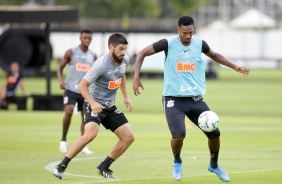 Bruno Mendez e Jô na atividade da tarde desta terça-feira no CT Dr. Joaquim Grava
