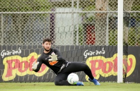 Caique França na atividade da tarde desta terça-feira no CT Dr. Joaquim Grava