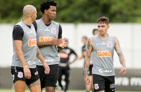 Fábio Santos, Gil, Gustavo Silva na atividade da tarde desta terça-feira no CT Dr. Joaquim Grava