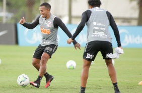 Romulo Otero na atividade da tarde desta terça-feira no CT Dr. Joaquim Grava
