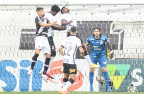 Cássio e companheiros no empate entre Corinthians e Vasco, na Neo Química Arena, pelo Brasileirão