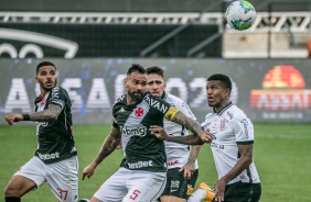 Gustavo Silva e Lo Natel no jogo contra o o Vasco, na Neo Qumica Arena, pelo Brasileiro