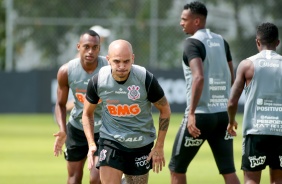 Fábio Santos na atividade da manhã deste sábado no CT Dr. Joaquim Grava