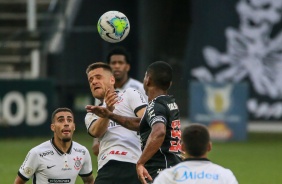 Gabriel e Ramiro na partida contra o Vasco, na Neo Qumica Arena, pelo Campeonato Brasileiro