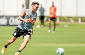 Gustavo Silva na atividade da manhã deste sábado no CT Dr. Joaquim Grava