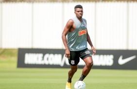 Jemerson na atividade da manhã deste sábado no CT Dr. Joaquim Grava