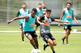 Jonathan Cafú e Roni na atividade da manhã deste sábado no CT Dr. Joaquim Grava