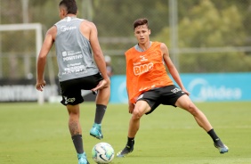 Garoto Matheus Arajo durante o treino desta segunda-feira no CT Joaquim Grava