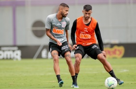 Vitinho e Camacho durante o treino desta segunda-feira no CT Joaquim Grava