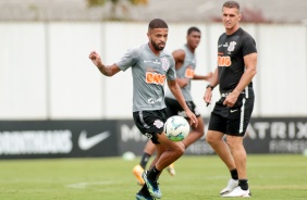 Vitinho e Mancini durante o treino desta segunda-feira no CT Joaquim Grava