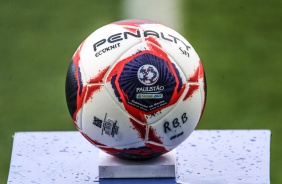 Bola do jogo entre Corinthians e Red Bull Bragantino, pelo Campeonato Paulista 2021