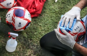 Higienizao das bolas do jogo entre Corinthians e Red Bull Bragantino, pelo Paulisto