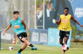 Araos e Cazares durante treino preparatrio para o jogo entre Corinthians e Palmeiras