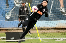 Arqueiro Cssio no treino desta tera-feira no CT Dr. Joaquim Grava