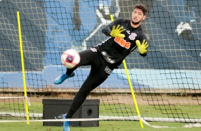 Goleiro Caque Frana no treino desta tera-feira no CT Dr. Joaquim Grava