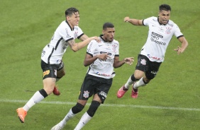 Mateus Vital, Rodrigo Varanda e Roni no jogo entre Corinthians e Palmeiras, na Neo Química Arena