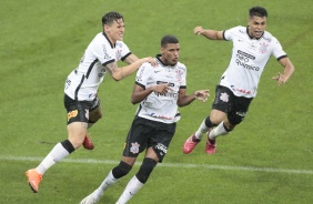 Mateus Vital, Rodrigo Varanda e Roni no jogo entre Corinthians e Palmeiras, na Neo Qumica Arena