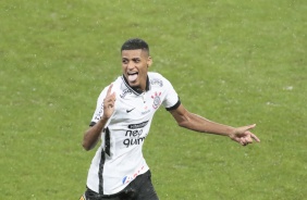 Rodrigo Varanda comemorando seu gol contra o Palmeiras, na Neo Qumica Arena