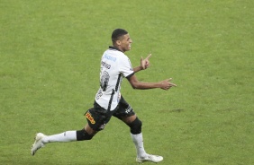 Rodrigo Varanda comemorando seu gol contra o Palmeiras, pelo Paulistão
