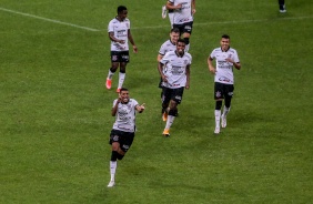 Varanda comemorando seu gol contra o Palmeiras, na Neo Química Arena, pelo Paulistão