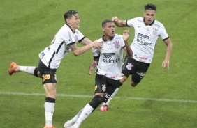 Vital, Varanda e Roni no jogo entre Corinthians e Palmeiras, na Neo Química Arena, pelo Paulistão