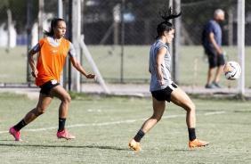 Adriana e Paulinha no treino do Corinthians na Argentina em preparao para  Libertadores Feminina