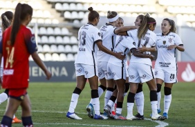 Elenco corinthiano durante goleada sobre o El Nacional, pela Copa Libertadores Feminina