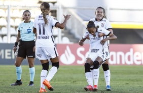 Gabi Nunes, Adriana e Andressinha durante goleada sobre o El Nacional, pela Copa Libertadores