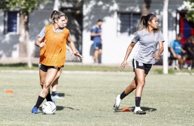 Gabi Zanotti e Victria no treino do Corinthians na Argentina em preparao para  Libertadores