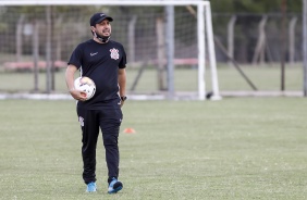 Tcnico Arthur Elias comandou o treino do Corinthians Feminino, na Argentina