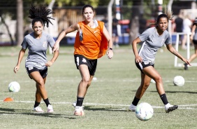 Yasmin, rika e Vic no treino do Corinthians na Argentina em preparao para  Libertadores Feminina