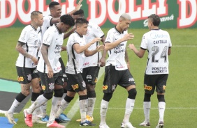Elenco corinthiano no jogo contra a Ponte Preta, na Neo Química Arena, pelo Campeonato Paulista
