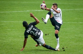 Victor Cantillo no jogo contra a Ponte Preta, na Neo Qumica Arena, pelo Campeonato Paulista