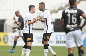 Vital e Luan no jogo contra a Ponte Preta, na Neo Química Arena, pelo Campeonato Paulista
