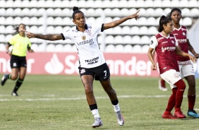 Grazi no duelo contra o Universitario-PER, pela Libertadores Feminina