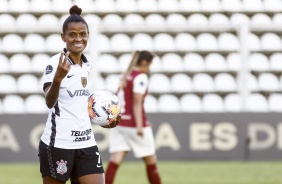 Grazi no duelo contra o Universitario-PER, pela Copa Libertadores Feminina